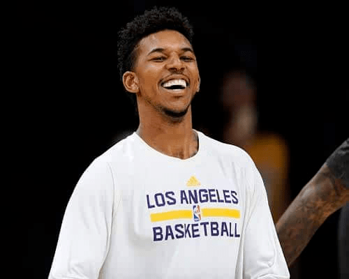 期主动造势 期主动造势